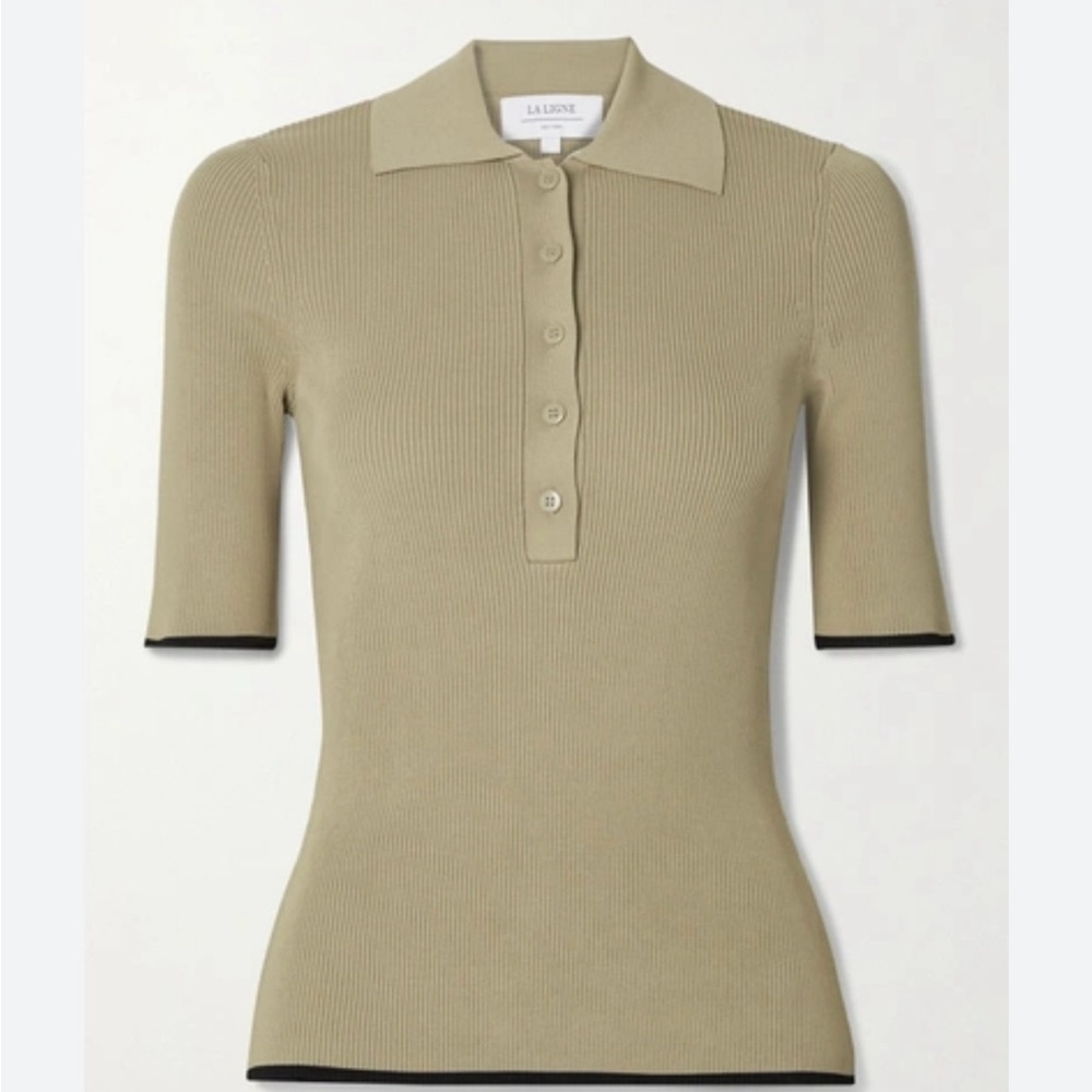 LA LIGNE SLINKY TWO-TONE RIBBED-KNIT POLO SHIRT IN SAND